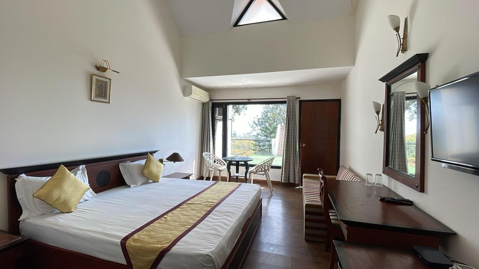 8Fold-Pinecrest By Larisa, Bhimtal Hotel Exterior photo